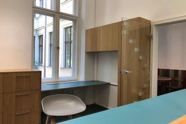 Heller Arbeitsbereich